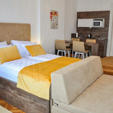 Appartamento Maroon Free Parking Sarajevo Esterno foto