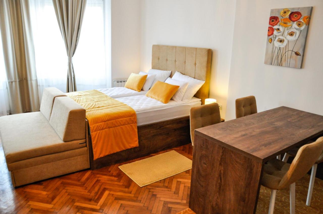Appartamento Maroon Free Parking Sarajevo Esterno foto